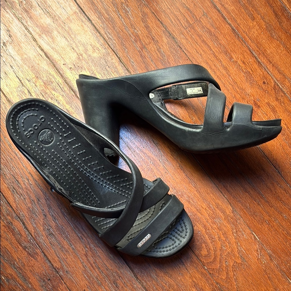 CROCS Black Mules Versatile Clogs gently used